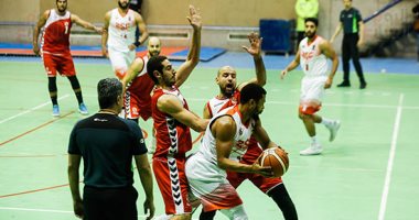 صور.. الزمالك يتقدم على الأهلى فى الشوط الأول من قمة السلة