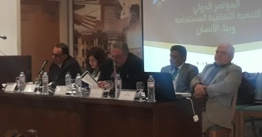 صور.. جلسة نقاشية حول "بناء الإنسان والصراع حول الهوية" فى المجلس الأعلى للثقافة