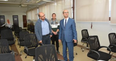 فيديو وصور.. نائب رئيس جامعة أسيوط يزور وحدة نقل التكنولوجيا المتكاملة