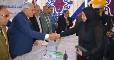 صور.. محافظ الدقهلية يسلم  50 عروس بأجا مساعدات عينية 