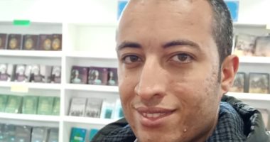 "عيوننا فى المعرض"..قارئ يشارك بصورته داخل معرض القاهرة للكتاب
