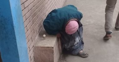 "إحنا معاك".. قارئ يشارك بصورة مشرد فى موقف المرج الجديدة