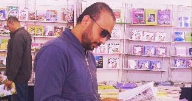 "عيوننا فى المعرض".. قارئ يشارك بصورته داخل معرض القاهرة الدولى للكتاب
