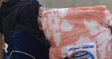 "مستقبل وطن" يوزع بطاطين على أسر فقيرة بالسويس والفيوم والإسماعيلية.. صور
