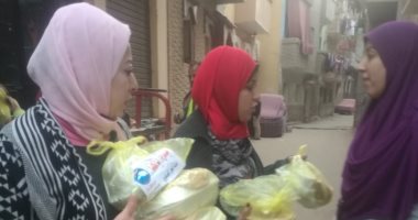 أمانة "مستقبل وطن" توزع وجبات غذائية جاهزة على الأسر الفقيرة بأسيوط.. صور 