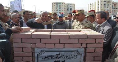 صور.. محافظ السويس ومدير الأمن يضعان حجر الأساس لإسكان الشباب 
