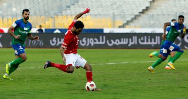 الاهلي يحافظ على التقدم بهدف "الشحات" امام المقاصة بعد 15 دقيقة