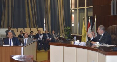 وزير قطاع الأعمال يوجه بسرعة إنجاز خطة تطوير "القابضة للأدوية"