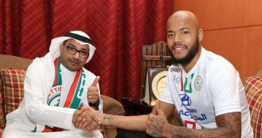 الاتفاق السعودي يجدد عقد الحارس الجزائري مبولحي حتى 2022 