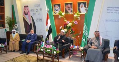 وزير الأوقاف يحاضر بالجناح السعودى بمعرض الكتاب ويشارك فى صناعة الكسوة.. صور 