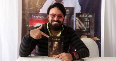 تعرف على أغرب أسئلة الشباب لأحمد يونس أثناء حفل توقيعه فى معرض الكتاب.. صور