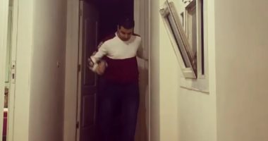 ثعبان ضخم.. شاهد مقالب "أوس أوس" فى نجوم مسرح مصر.. فيديو