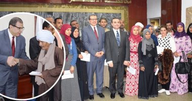 صور.. وزير القوى العاملة يوزع 446 شهادة آمان الأقصر.. ويؤكد: لدينا 51 مركز تدريب ثابت ومتنقل لتعليم الحرف من السيدات والرجال.. محمد سعفان: تجهيز مركز لتدريب العمالة بالمحافظة.. والافتتاح مطلع مارس المقبل