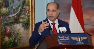 وزير الطيران يتفقد مطار شرم الشيخ قادما على أول رحلة من "سفنكس الدولى"