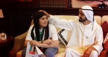 حاكم دبى يفاجئ طفلة عراقية بعد تقبيلها علم الإمارات.. اعرف القصة؟ ..فيديو