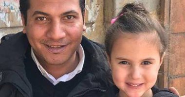 صور.. طلاب مدرسة خاصة يكرمون رجال الشرطة بالهرم احتفالا بعيدهم