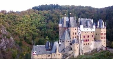 قصة قلعة تاريخية بألمانيا مر عليها 34 جيلا لعائلة واحدة بـ850 عاما × 20 صورة