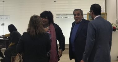 وزيرة الثقافة تستقبل جابر عصفور فى معرض القاهرة الدولى للكتاب