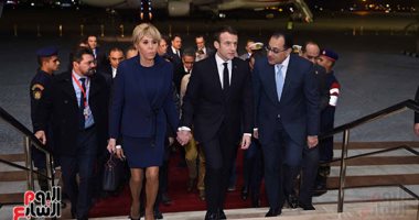 فيديو.. إيمانويل ماكرون يصل القاهرة للقاء الرئيس السيسي  