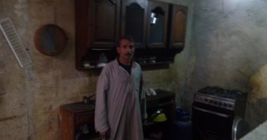 صور.. مأساة مواطن من الغربية يعيش فى منزل آيل للسقوط