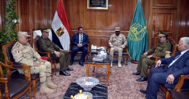 محافظ القليوبية يستقبل قائد قوات الدفاع الشعبى بديوان المحافظة لتنفيذ مشروع مجابهة الكوارث