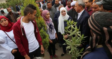 محافظ قنا يطلق فعاليات مبادرة "أزرع شجرة  - أبنى حياة "