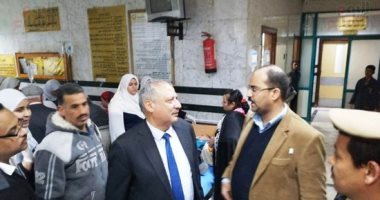 صور.. مدير أمن سوهاج والسكرتير العام للمحافظة يتفقدان حالة المصابين بالتسمم