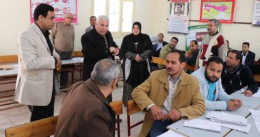 صور.. وكيل التعليم البحيرة يتفقد لجان تصحيح الشهادة الإعدادية