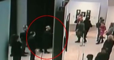 مقطع فيديو يوضح القصة الكاملة للقبض على سارق لوحة بمعرض تريتياكوف الروسى