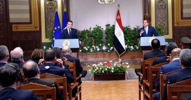 السيسي بمؤتمر ماكرون: الشرطة لا تتعامل مع المتظاهرين بالأسلحة أو بالقوة