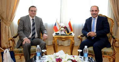 وزير الطيران المدنى يلتقى سفير التشيك بالقاهرة لبحث سبل التعاون المشترك