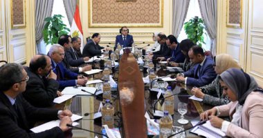 صور.. رئيس الوزراء يتابع مع وزيرى المالية والصحة تطبيق التأمين الصحى ببورسعيد