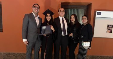 صور.. حفل تخرج كلية الاقتصاد بالجامعة الأمريكية