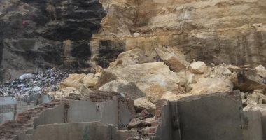 "تحرك مبكر= منع كوارث محققة".. مبادرة الحكومة بنقل ساكنى المناطق العشوائية غير الآمنة تنقذ الآلاف.. لا خسائر  بشرية فى  حادث انهيار صخرة منشأة ناصر "نموذجا"..إخلاء 13 عقارا.. والتضامن: نقل 82 أسرة لحى الأسمرات