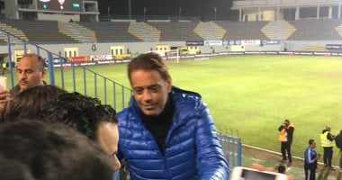 صور.. جهاز المنتخب فى مقصورة بتروسبورت لمتابعة الزمالك والمقاصة 
