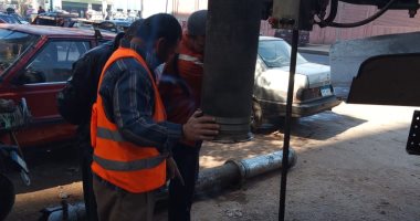 حملة موسعة لتطهير شبكات الصرف الصحى بالمناطق الشعبية بالجيزة (صور)
