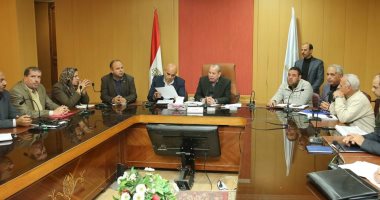 محافظ كفر الشيخ يناقش أعمال دهان واجهات العمارات والاستعداد لأسبوع الجامعات