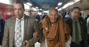 المترو ينقذ عجوزا فى مترو الأنفاق ويعيده لأهله تنفيذا لمبادرة "حياة كريمة"