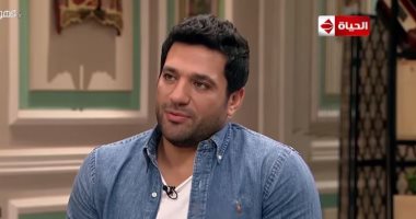 فيديو.. "أحبيبتي ياهبة".. شاهد حسن الرداد يقلد أحمد التباع بـ"قهوة أشرف"