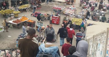 أهالى شارع التوبة ببندر الفيوم يشكون انتشار الباعة الجائلين