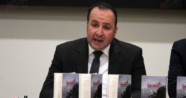 نزار السيسى يوقع رواية "الضحية" فى معرض القاهرة الدولى للكتاب.. صور