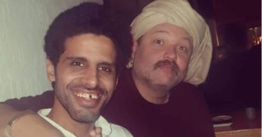 "مهراجا وولده".. صورة كوميدية لـ حمدى الميرغنى ومحمد عبد العزيز