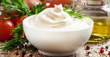 كملى سفرتك.. طريقة عمل المايونيز بالبيض ومن غيره