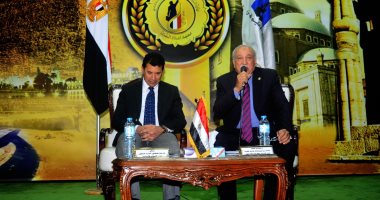 وزير الشباب والرياضة يلتقى شباب الجامعات المصرية بمعهد إعداد القادة بحلوان