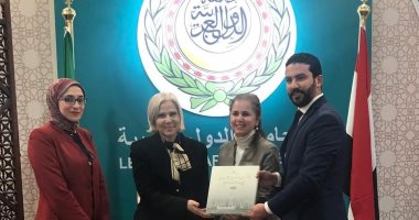 مكتبة الإسكندرية تهدى أبرز إصداراتها لجامعة الدول العربية بمعرض للكتاب 2019