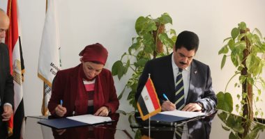 وزيرة البيئة ومحافظة القليوبية يوقعان بروتوكول لإنشاء مشتلين بشبرا الخيمة 