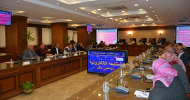 محافظ الجيزة لرؤساء الأحياء والمراكز: "خدمة المواطن أساس العمل"