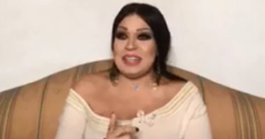 فيديو.. فيفى عبده لمنتقديها: "أنا عندى 105 سنة واللى عاوز عروسة يبعتلى"