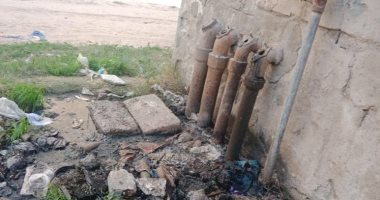 صور.. أهالى حى السلام بالإسماعيلية يغرقون فى مياه الصرف الصحى