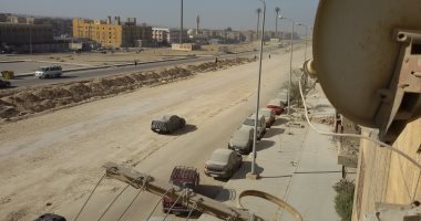 قارئ يشكو تكسير الشارع الرئيسى بالتجمع الثالث بمحور سعد زغلول